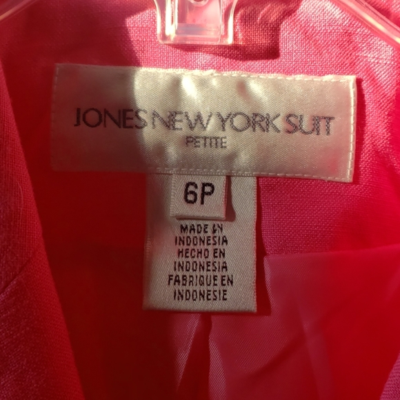 Suit - Picture 2 of 7